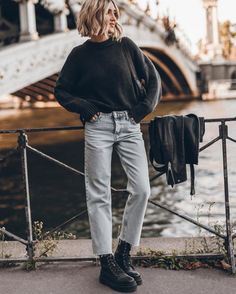 PALE PINK & BLACK » mikuta.nu Straight Cropped Jeans Outfit, Outfit Mit Jeans, Recreate Outfits, Doudoune The North Face, Cropped Jeans Outfit, Cropped Straight Jeans, Straight Jeans Outfit, Jeans Outfit Winter, Blue Jean Outfits