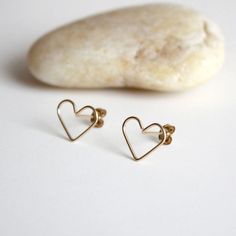 Simple, modern, and minimalist. A pair of LARGE 14k gold filled wire heart stud earrings are perfect for everyday wear! Very Lightweight. Every single piece is handmade in New York, so a shape may be Wire Heart, Heart Stud Earrings, Minimal Jewelry, Heart Studs, Large Earrings, Heart Earrings Studs, Simple Earrings, Geometric Earrings, Delicate Necklace