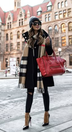 Burberry Scarf Outfit, Casual Chic Outfits, Cute Thanksgiving Outfits, Thanksgiving Outfit Women, Scarf Outfit, Burberry Scarf, Casual Outfit Inspiration, Causal Outfits