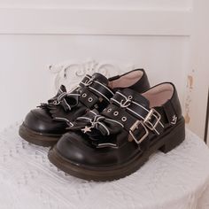 This price is for a pair of shoes only.   	 		 			Size 			34 			35 			36 			37 			38 			39 			40 		 		 			Foot Length 			22 			22.5 			23 			23.5 			24 			24.5 			25 Ouji Shoes, Ouji Fashion, Black Flat Shoes, Boat Anchor, Black Flats Shoes, Fashion Shoes Flats, Casual Cosplay, Vintage Gothic, Black Flats