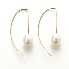 Handmade Modern Gold Pearl Earrings, Handmade Gold Modern Pearl Earrings, Luxury Minimalist Pearl Earrings With Ear Wire, Modern Metal Pearl Earrings, Gold-tone Metal Drop Pearl Earrings, Earrings Pearl Drop, Wire Jewelry Designs, Earrings Simple, Earrings Pearl