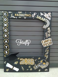 a black and gold graduation photo frame with confetti on the side, saying congrats