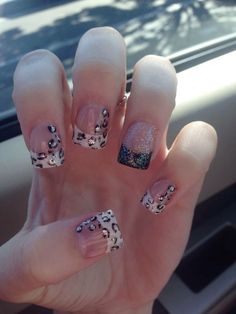 #nail#naildesign #nailartideas #nailinspo Christmas Nails 2000s, Short Decorated Nails, Y2k Natural Nails, 90s Short Nails, Nail Designs With Sparkles, Cute Small Acrylic Nails, Short Mcbling Nails, Coffin Y2k Nails, 2000s Nails Short