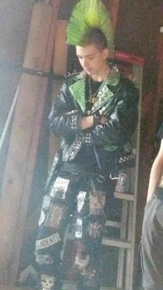 Green Punk Outfits Men, Green Punk Aesthetic, Punk Boy Aesthetic, 90s Punk Hair, Green Mohawk, Punk Guy, Punk Rock Aesthetic, Punk Mohawk