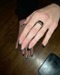 Black Nails With Bow, Black Bow Nails, Black French Tip Nail, Sqaure Nails, Black French Nails, Bow Nails, Nude Nail Designs, French Acrylic Nails, Pearl Nails