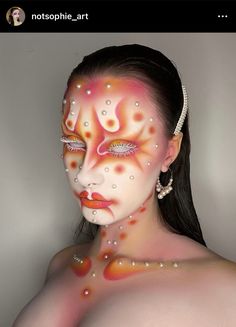 Creative Airbrush Makeup Looks, Artistic Makeup Ideas Halloween, Unique Face Makeup, Full Face Makeup Looks Creative, Female Drag Makeup, Crying Glitter Makeup, Face Painting Artistic, Fantasy Makeup Ideas Creative, Scorpion Makeup