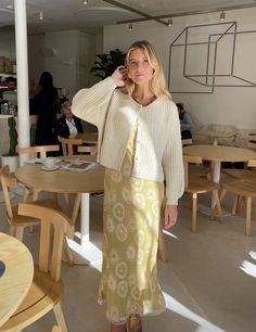 Spring Outfits Australia 2024, Vrg Grl Outfit, Long Dress Cardigan Outfit, Dresses And Cardigans Outfit, Little Cardigan Outfit, One Button Cardigan Outfit, Maine Outfits Fall, Hanoi Outfit, Cardigan With Dress Outfit