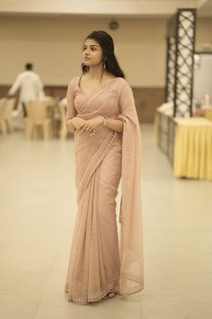 Partywear Saree Look, Blouse Designs Latest Net Saree, Saree For Engagement Party, Fancy Saree For Farewell, Pink Net Saree Look, Saare Design Latest, Farewell Sarees Colleges Latest, Pastel Sarees For Wedding, Saree Look For Engagement