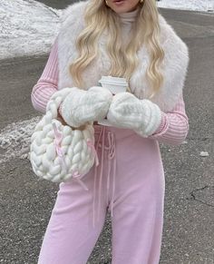 Cozy Pink Aesthetic, Pink Aesthetic Winter, Snow Outfit Inspo, Boots Outfit For Women, Snow Outfits For Women, Outfit Ideas Pink, Girly Winter, Winter Coquette, Winter Outfits Snow