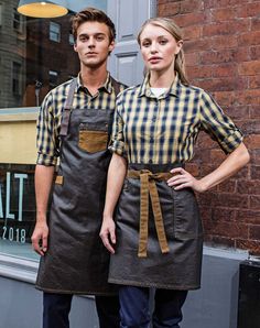 Waiters Uniform Ideas Restaurants, Waiter Uniform Modern, Restaurant Aprons Uniform Ideas, Waiter Uniform Design Restaurants, Barista Uniform, Cafe Uniform Apron, Chef Dress, Barista Outfits