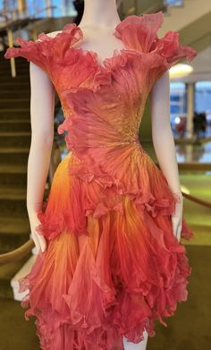 Wicked Fashion Aesthetic, Glinda Movie Outfits, Ariana Glinda Ozdust, Wicked Galinda Outfits, Wicked Costumes Glinda, Glinda Wicked Ariana Grande Outfits, Wicked Glinda Outfit Ideas, Galinda Outfits Wicked, Glinda The Good Witch Outfit