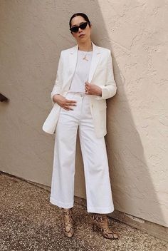 Mode Ab 50, Spring Work Outfits, Cropped Wide Leg Jeans, All White Outfit, Summer Work Outfits, Wide Leg Cropped Pants, Workwear Fashion, Work Wear Women, Casual Work Outfits