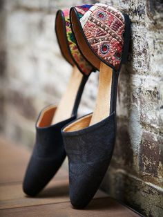 Free People Rajah Flat Daily Shoes, Mode Shoes, Chic Chic, Comfy Flats, Christian Lacroix, John Galliano, Crazy Shoes, Hippie Style