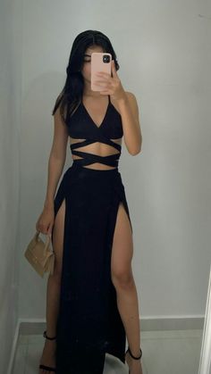 Black Hot Outfit For Women, Revealing Party Dress, Dresses Scandalous, Dress Sexier Party, Revealing Outfit Party, Dresses With Two Slits, Mafia Outfit Women Aesthetic, Mafia Woman Outfits, Revealing Outfit Female