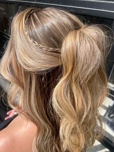 Hoco Hairstyles, Peinados Fáciles Para Cabello Corto, Hairstyle Inspo, Hair Stylies, Hot Hair Styles, School Hairstyles, Penteado Cabelo Curto, Hair Stylist Life, Hairdo For Long Hair