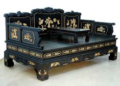 Asian Houses, Chinese Bed, Mirrored Vanity, Painting Wooden Furniture, Antique Chinese Furniture, Fantasy Furniture, Chinese Interior, Asian Furniture, Antique French Furniture