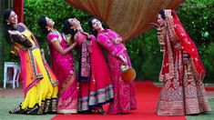 Funny Wedding Poses, Bridesmaid Poses, Ideas For Photography, Indian Bride Photography Poses, Bridesmaid Photoshoot, Indian Wedding Poses, Bride Photos Poses