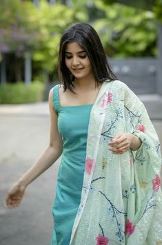 Ethnic Churidar Designs, Kurtha Designs Latest Sleeveless, Sleevless Kurti Designs Latest Cotton, Kurti Designs Latest Sleeveless, Sleevless Kurti Outfit, Sleevless Kurti Designs Latest, Sleeveless Kurti Designs Party Wear, Sleeveless Design For Kurtis, Sleeveless Churidar Designs