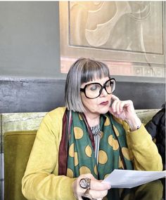 Grey Hair Model, Vintage Capsule Wardrobe, Grey Hair Inspiration, Older Women Fashion, Advanced Style, Italian Women, Going Gray, Ageless Beauty, March 3