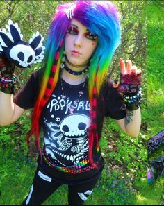 Scenecore Aesthetic Outfit, Clawed Beauty, Scene Emo Fashion, Cute Wolf Drawings, Punk Style Outfits, Early 2000s Style, Scene Makeup, Scene Goth, Emo Scene Hair