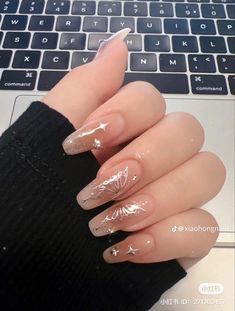 Nail Square Ideas, Short Almond Gel Nails Ideas, Elegant Nail Designs 2024, Simple Almond Nails Designs, Nails Pink And Silver, Cute Prom Nails, Nails Ideas Aesthetic, Ongles Goth, Nail Art Silver