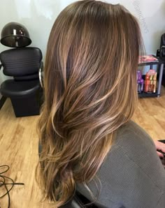 Brown Hair And Highlights, Brunette Balayage, Balayage Hair Dark, Dark Hair With Highlights, Caramel Highlights, Hair 2018, Long Brown Hair