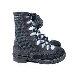 ad eBay - Find many great new & used options and get the best deals for EXC! Chanel Interlocking CC Logo Combat Boots Womens Size 36/6 Grey Tweed Patter at the best online prices at eBay! Free shipping for many products! Combat Boots Style, Grey Tweed, Chanel Model, Boots Womens, Style Boots, Cc Logo, Suede Leather, Women Brands, Combat Boots