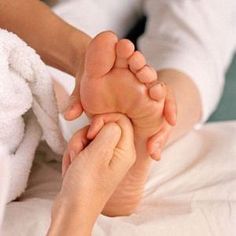 Foot Massage Techniques, Body Massage Spa, Massage Pictures, Massage Therapy Business, Massage Therapy Techniques, Massage Center, Reflexology Massage, Workout Posters