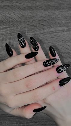 Nail Art Aesthetic Black, Paznokcie Hello Kitty, Black Gel Nails, Nail Vinyls, Gel Nail Art Designs, Edgy Nails, Goth Nails, Grunge Nails