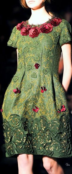 Mode Rose, Vestidos Vintage, Floral Fashion, Alberta Ferretti, Fall 2014, Mode Inspiration, Fashion Details, Milan Fashion Week, Look Fashion