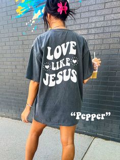 Spread a Message of Faith with this cute Love Like Jesus Shirt! This Christian Comfort Colors® Tshirt is super comfy! Size up for a Trendy Oversized Look! ♥ Hello and Welcome to Meaningful Tees Shop! ♥ Models are wearing Pepper, Yam and Violet ♥ All of our items are made one at a time with care for each customer : ) ♥ Please allow 3-7 BUSINESS days (usually 3-5) for your item to be created PLUS shipping time via USPS ♥ UNISEX TEES fit like a Mens Shirt on Women, but are not overly large. ♥ For a Love Like Jesus T Shirt, Shirt Transfers Design, Christian Tshirt Design Ideas Aesthetic, Christian Printed Tshirts, Simple Iron On Shirts, Cute Jesus Shirts, Cute Christian Shirts For Women, Circuit Tshirt Ideas, Cute Christian T Shirts