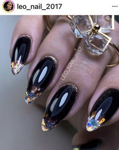 Edgy Glitter Nails, Chrome Black Nails Designs, Smoky Nails Design, Nail Accent Ideas, Alcohol Nails Design, Witchy Acrylic Nail, Nails Acrylic Gothic, Polynesian Nails, Black Iridescent Nails