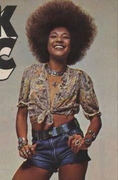 Betty Davis (1973) Betty Davis Singer, Black 70s Fashion, 70s Hair Styles, Black Singers, Houdini Vfx, 70s Black Women, Pam Grier, 70s Glam, Betty Davis