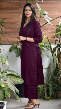 Fashion Indian Outfits, Plain Kurti, Stylish Kurtis, Simple Frock Design, Outfits Indian