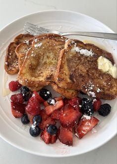 french toast with berries and powdered sugar on top