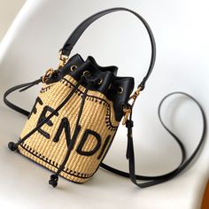 Fendi Mon Tresor mini straw bucket bag, salty or sweet, any concave shape can be used
Size:18.5x12x10 Straw Bucket Bag, Lv Purse, Fendi Peekaboo, Lv Shoes, Medium Handbags, Mini Bucket Bags, Mini Bucket, Lv Handbags, Lv Belt