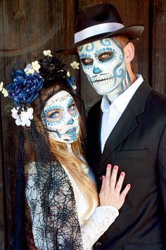 day of the dead headpiece by KIKADREAM on Etsy, $40.00 Bonnie And Clyde Halloween, Diy Halloween Couples, Zombie Face Paint, Bonnie And Clyde Halloween Costume, Sugar Skull Costume, Make Up Diy, Zombie Face