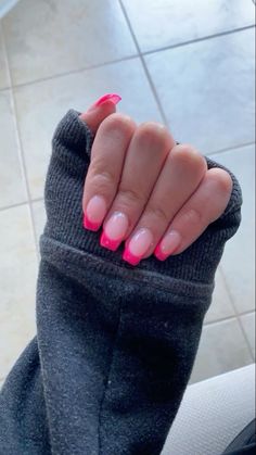 Acrylic Nails Yellow, Pink Tip Nails, Natural Nails Manicure, Teen Nails, Wave Nails, Back To School Nails, Spring Acrylic Nails, Summery Nails, Girly Acrylic Nails