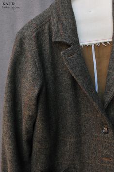 Brand: Hye Sun Mun Made in Scottish tweed. Double layered with a soft cotton to add to the warmth of jaccket. Size S - Bust: 42" - Shoulder: 18" - Length: 26 1/2" - Sleeve length: 22 1/2” Made in New York. Fall Tweed Wool Coat With Notch Lapel, Plaid Wool Tweed Jacket With Pockets, Winter Plaid Tweed Jacket With Welt Pockets, Winter Plaid Wool Tweed Jacket, Classic Plaid Wool Coat For Fall, Plaid Wool Sport Coat For Fall, Fall Tweed Wool Coat For Tailoring, Classic Plaid Tweed Jacket, Fall Tweed Jacket