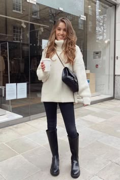 Winter Date Outfits, Coffee Date Outfits, Outfit Botas, Europe Style, Money Fashion, Beige Outfit, Winter Fashion Outfits Casual, Paris Mode, Cold Outfits