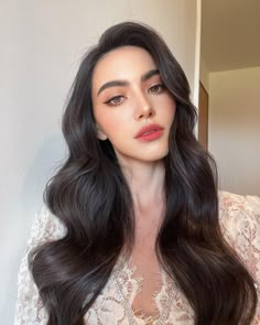 Look Make Up, Davikah Hoorne Instagram, White Outfit Makeup, Brides Makeup Wedding, Makeup For White Dress, Asian Wedding Hair, Thai Makeup, Makeup Ala Korea, Wedding Party Makeup