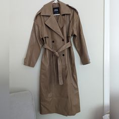 Brand New Without Tags. Self Tie Belt Side Supple Leather In Soft Taupe Brown Color Zara Trench Coat, Suede Trench Coat, Oversized Trench Coat, Tan Belt, Short Trench Coat, Denim Trench Coat, Zara Coat, Zara Jacket, Double Breasted Trench Coat