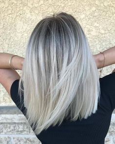 WOMEN HAIR INSPO on Instagram: “Nope or Yass? ⁣⁣ By @styles.by.sarah .⁣ .⁣ .⁣ .⁣ .⁣ #authentichairarmy #‌riotsquad #hairinspo #hairdressermagic #hairbrained #b3…” Blonde Balayage Mid Length, Silver Hair Dye, Lived In Color, Platinum Blonde Balayage, Platinum Hair Color, Sarah Marie, Platinum Blonde Hair Color, Icy Blonde Hair, Short Silver Hair