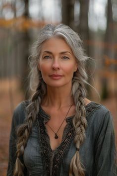 hair style 20225 Long Grey Hair, Perfect Curly Hair, Film Thriller, Film Netflix, New Short Hairstyles, Beautiful Gray Hair, Silver Grey Hair, Long Gray Hair, Goddess Braids