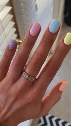 Acrylic Nail Colors, Nude Baddie Nails, April Nails Ideas, Nail Colors 2023, Nails 2023 Trends, Short Summer Nails, Art Nail Designs, Nails Designer, April Nails