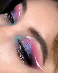 Pink makeup with @odenseyecosmetics Luminous&Shadow Collection Here I used: ~Eternal Twilight Palette (Luminosity, Ashy, Warmness, Blackest shades) ~S101 Radiant Flame Shadow Blusher ~L103 Gentle Firefly Highlighter #odenseye #odenseyeeternaltwilight #odenseyeluminiusshadow #макияж #креативныймакияж #makeup #creativemakeup #brightmakeup #cosmetics #косметика #redmakeup #multichromemakeup #pinkmakeup Makeup Ojos, Makeup Inspired, Fun Makeup, Bright Makeup, Work Makeup, Birthday Makeup, Red Makeup, Makeup Tut