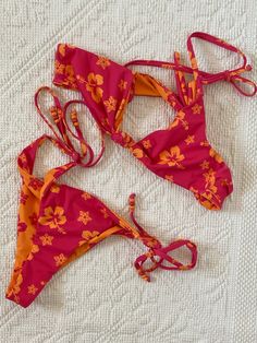 Pink And Orange Bathing Suit, Cute Flower Bikinis, Flower Bikinis, Orange Bikinis, Different Body Sizes, Floral Bikinis, Orange Bathing Suit, Bright Bikinis, Pearls Fashion