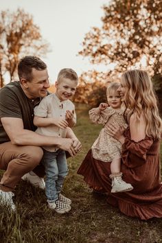 Family - Lauren Bogert Photography Family Photoshoot Summer Outfits, Family Pictures In Woods, Late Fall Family Photos, Boho Family Photoshoot, Woods Family Photoshoot, Family Photoshoot Woods, Wooded Photoshoot Family, Summer Family Picture Ideas, Wooded Area Family Pictures