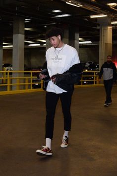 Kelly Oubre Outfits, Kelly Oubre Jr Aesthetic, Mens Style Casual, Nba Fits, Kelly Oubre Jr