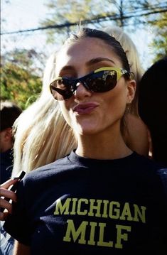 Romanticize College, Darty Szn Outfits, Umich Aesthetic, College Gameday Outfits, College Tailgating, College Games, College Football Games, Tailgate Outfit, College Game Days